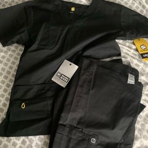 Wonder Wink Scrubs in Black